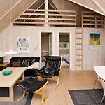Semesterbostad Three-Bedroom Holiday home in Blåvand 10 *