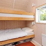 Three-Bedroom Holiday home in Blåvand 10 Semesterbostad *