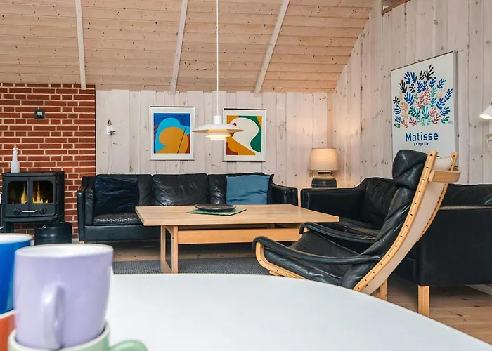 Eco-friendly Retreat With - By Traum ブラーバンド