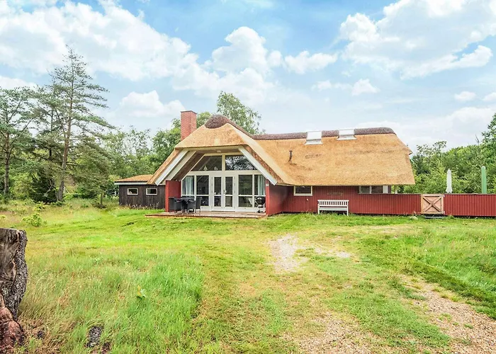 Eco-friendly Retreat With - By Traum ブラーバンド