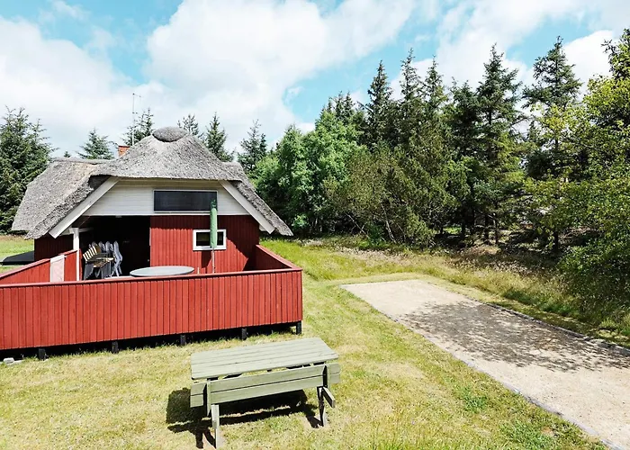 Eco-friendly Retreat With - By Traum بيت للعطل